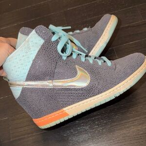 Nike Women's Textured Gray and Aqua High-Tops